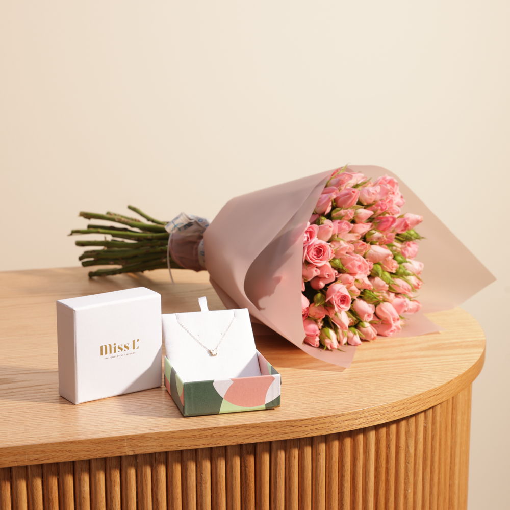 سلسلة للأطفال من مس ال من لازوردي | باقة زهور وردية