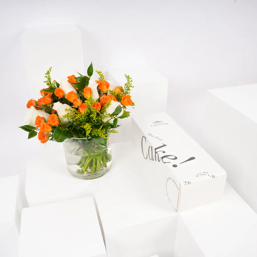 Laviviane Slider Cake Box | Vibrant Roses 6