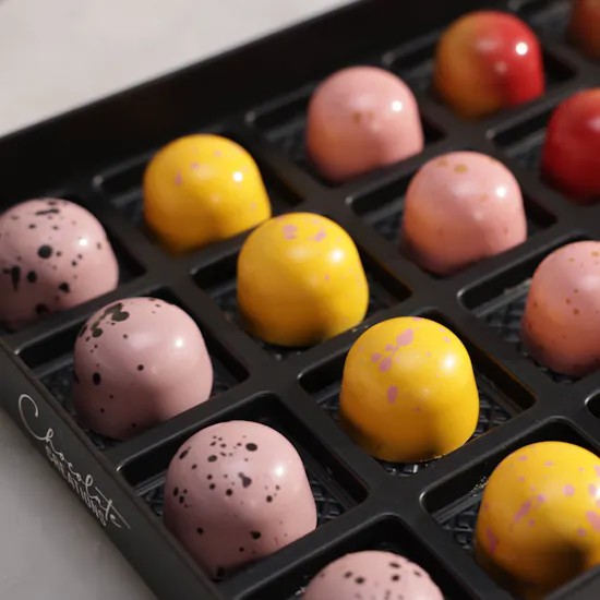 Chocolate Creations Heavens colors box | 24 Pieces