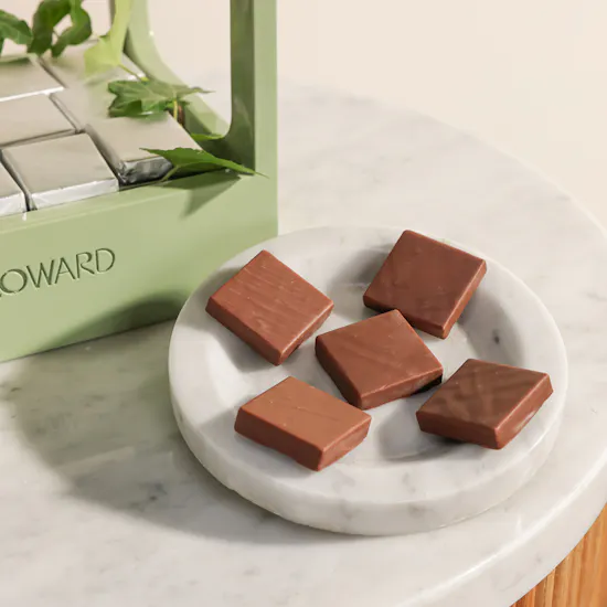 Floward Chocolate and Flowers Stand for Dad