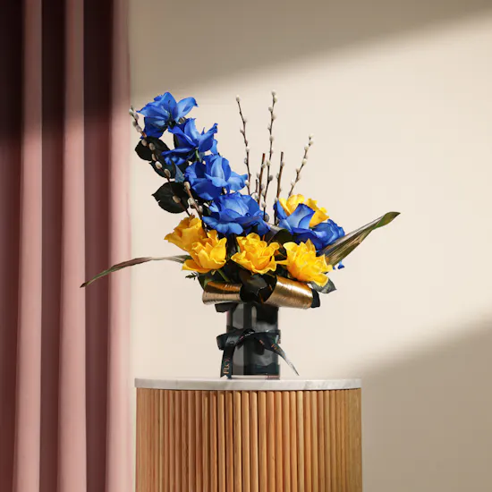 Charming Lovely Flowers Vase