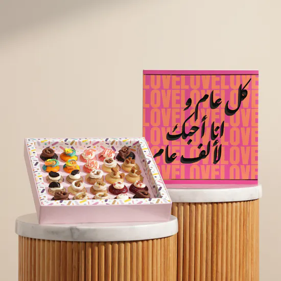 صندوق ميني كب كيك كل عام وأنا أحبك لألف عام من شوجرجرام