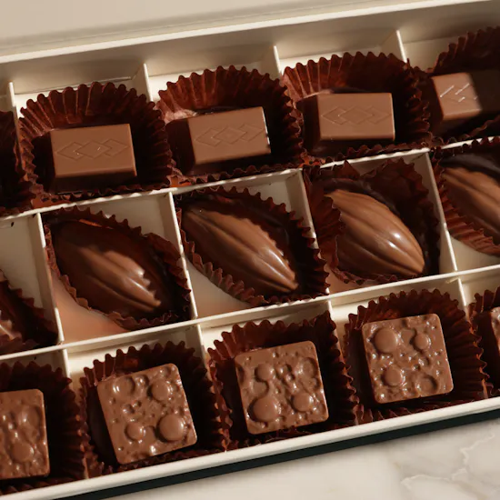 Floward Dates Chocolate Box | Pretty Flower Bouquet