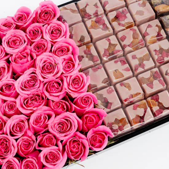 Opera Colored Chocolate Tray | Roses