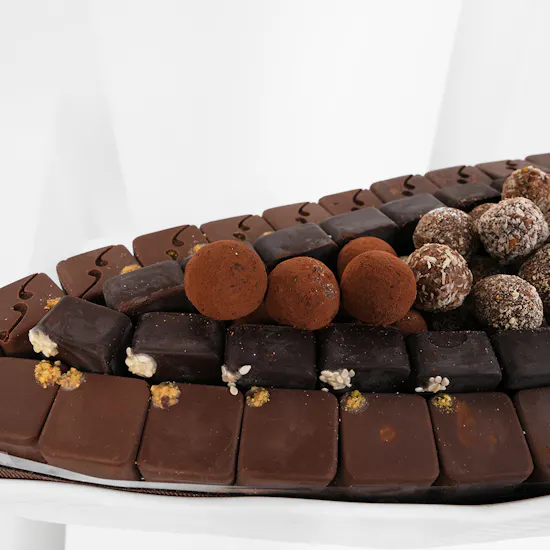 More Chocolates Perla Di Bianka Tray | White Vase