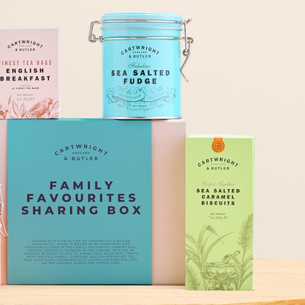 Cartwright & Butler The Family Favourites Sharing Box | Romance Love Roses Bouquet ♡