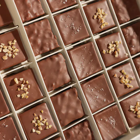 Floward Essence of Joy Medium Chocolate Box