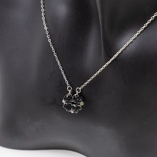 ZUS Magnetic Folding Four Hearts Necklace