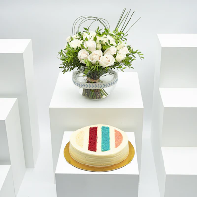 رينبو كيك من مانش بيكري | مزهرية جوري رينبو كيك من مانش بيكري | مزهرية جوري