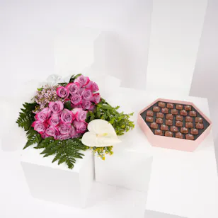 Hanoverian Pecan Chocolate Box | Delicate Blooms Hanoverian Pecan Chocolate Box | Delicate Blooms