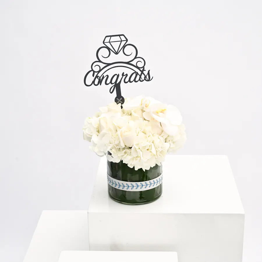 White Blooms Vase  1