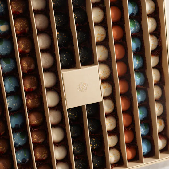 Nua Luxury Nakheel Cream Large Bonbon Box