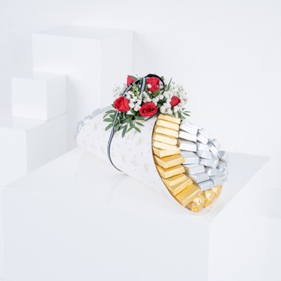 Linne Assorted Wrapped Chocolates Bouquet (Gold & Silver)