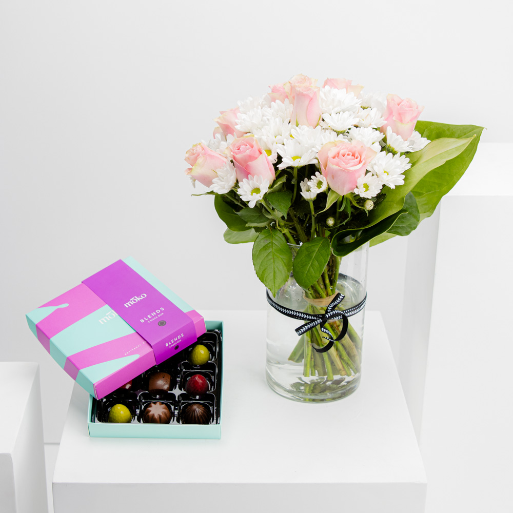 موكو بليندز علبة شوكولاتة 9 قطع | مزهرية الصيف الوردية