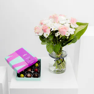 MOKO Blends 9 Pieces Chocolate Box | Pink Summer Vase
