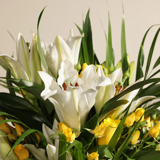 Golden Veil Flower Vase