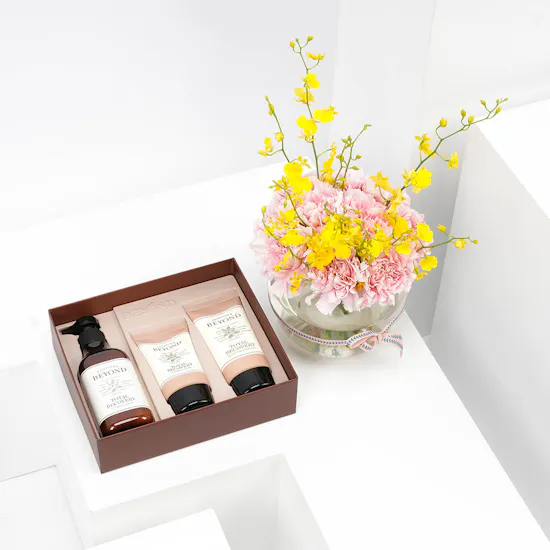 Beyond Set with Carnation Vase