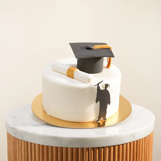 Floward Graduation Cap Cake