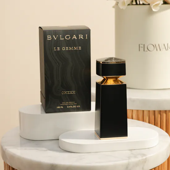 عطر لو جيمي أونيك او دى بارفيوم للرجال من بولغاري | صندوق زهور أنيقة