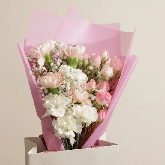 Nua Small Classic Signature Date and Chocolate Bonbon Box | Eid Elegance Flower Bouquet