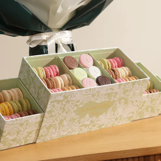 Ladurée Podium Macaron & Eugénie Box | Glamorous Flowers