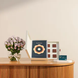 Floward 50 KWD Card and Chocolate Box | Sweet Sparkling Flowers