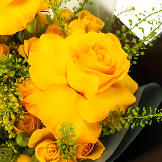 Fahda Sweet Pistachio Small Box | Roses Bouquet