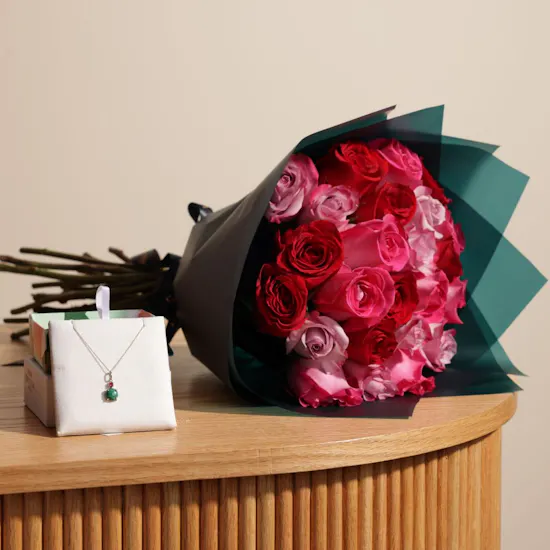 Miss L by L'azurde Green Stone Drops Necklace | Cute Flowers Vase