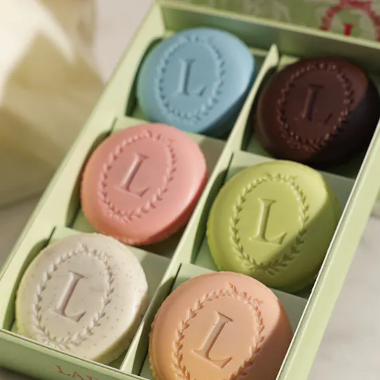 Ladurée Iconic Eugénie Gift Box | Flowers Bouquet