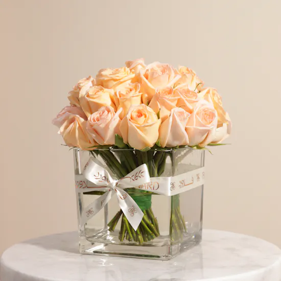 Elegant Peach Rose Vase | 35 Roses