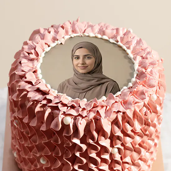 كيك وردية مخصصة بالصورة من مادلين