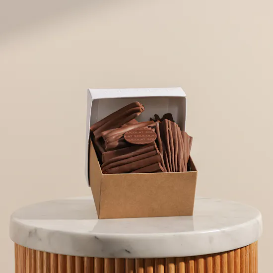 Soucolat Flakes Athel 43% Milk Chocolate Box | 18 Pieces