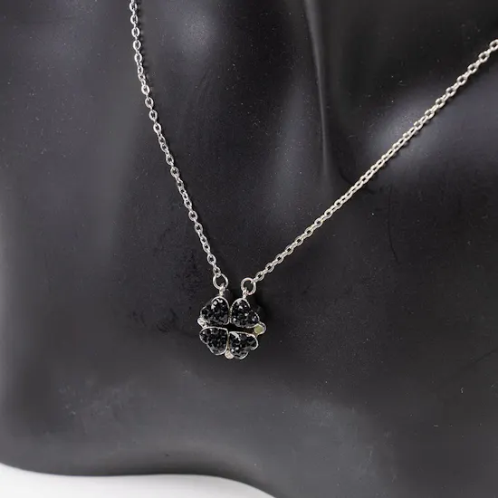 ZUS Magnetic Folding Four Hearts Necklace
