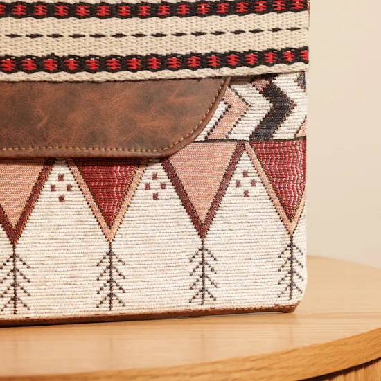 Kaseb Al-Qatt Al-Asiri Pouch