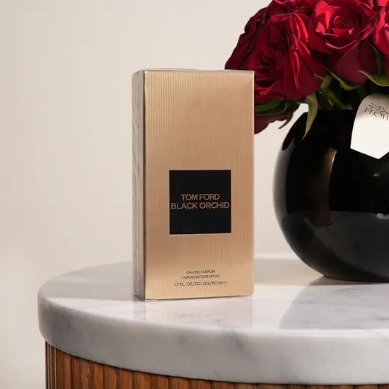 عطر بلاك اوركيد من توم فورد | جوري احمر