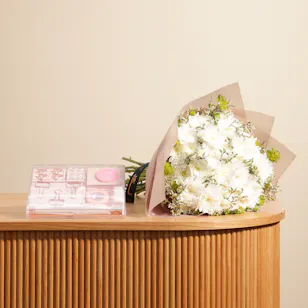 Jarir Stationery Set | Flower Bouquet