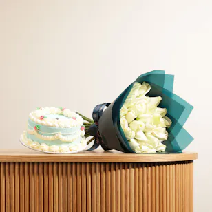 Crumbles Blue Hues Vanilla Crispy Cake | White Rose Bouquet 