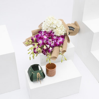 Wacafe with Bright Spring Bouquet 
