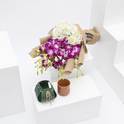 Wacafe with Bright Spring Bouquet