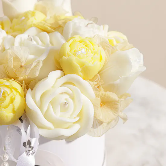 Lelido Yellow and White Rose Candle Bouquet | 150g