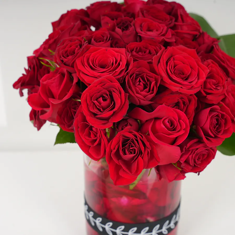 Floward Crunchy Chocolate Box | Red Roses  6