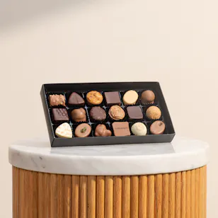 Läderach Praline Assorted Small Chocolate Box Läderach Praline Assorted Small Chocolate Box
