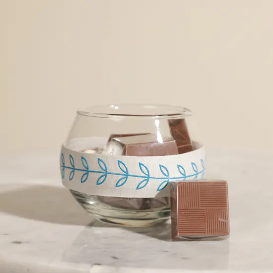 Floward Chocolate Vase | 12 Pieces