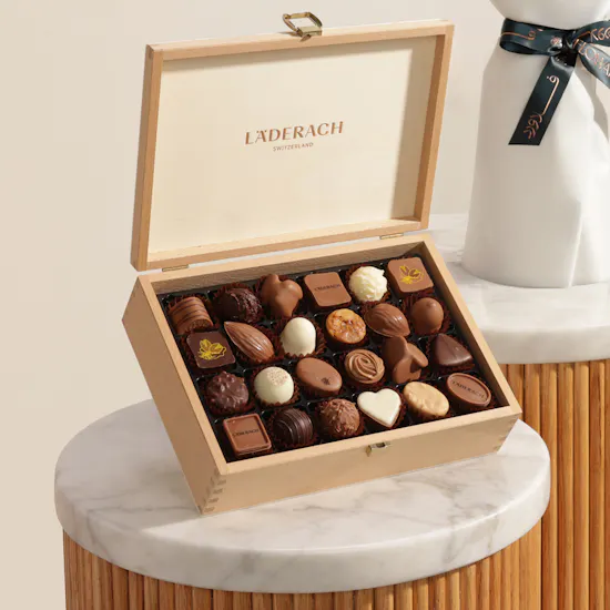 Läderach Praline Chocolate Wooden Box | Morning Mist Flower Bouquet