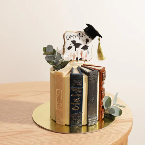 Sweet Atelier Big Graduation Cake