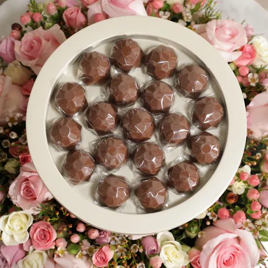 Floward Chocolates and Flowers Sweetness Tray