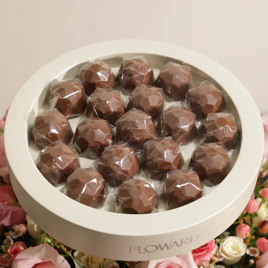 Floward Chocolates and Flowers Sweetness Tray