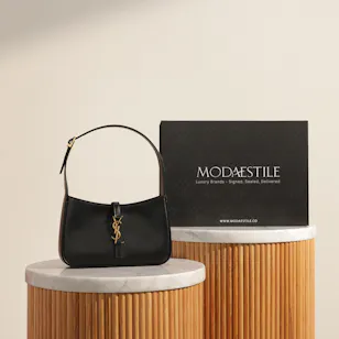 Saint Laurent LE 5 À 7 in Smooth Leather Black Handbag