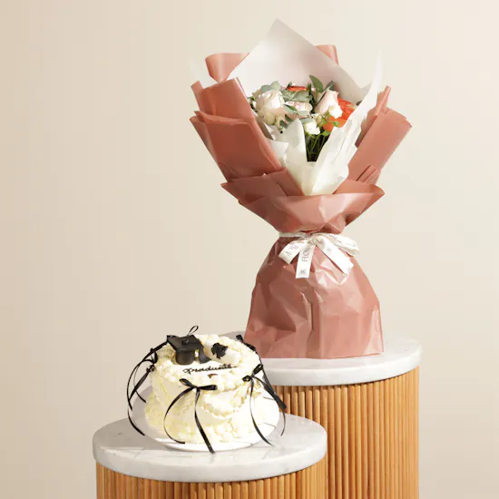 Crumbles Graduate Ribbons Cake | Shinny Flowers