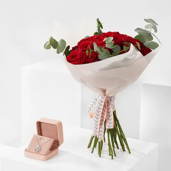 Floward Letter F Silver Necklace | Shiny Roses